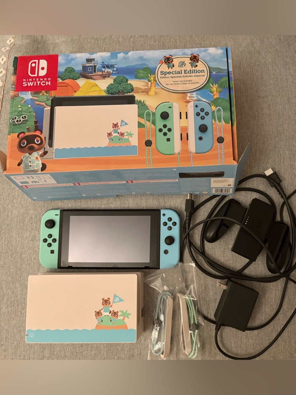 Nintendo Switch - Animal Crossing Special Edition